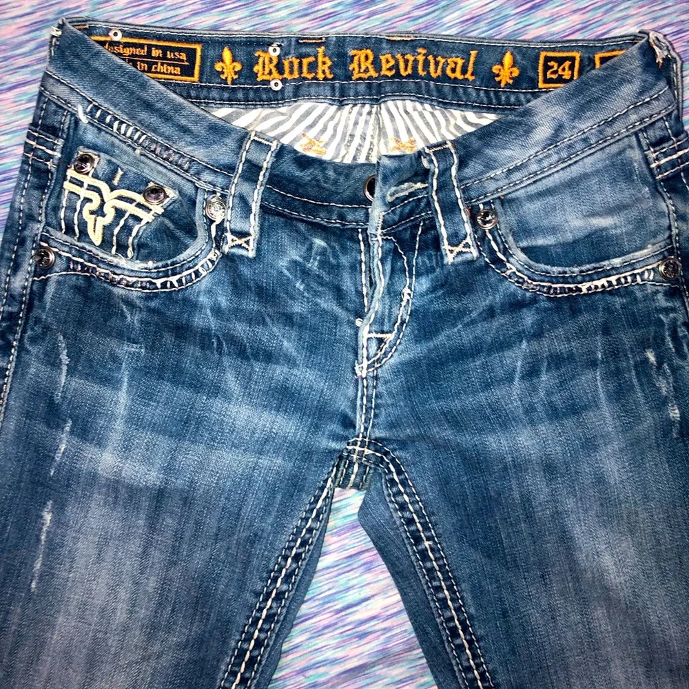Woman’s Rock Revival jeans size 24 color blue jeans - Picture 1 of 4